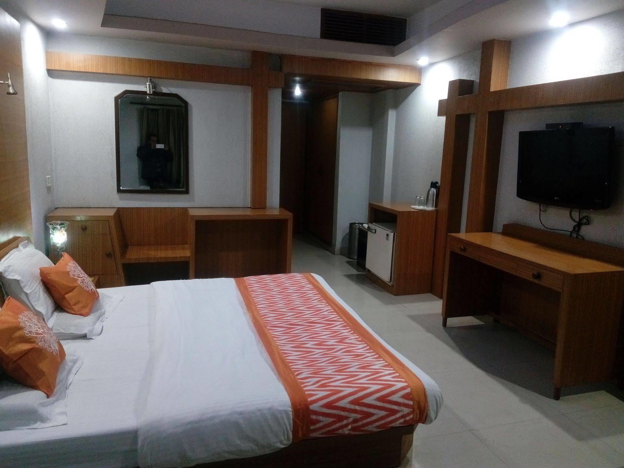 Hotel Snow Princess Manāli Buitenkant foto